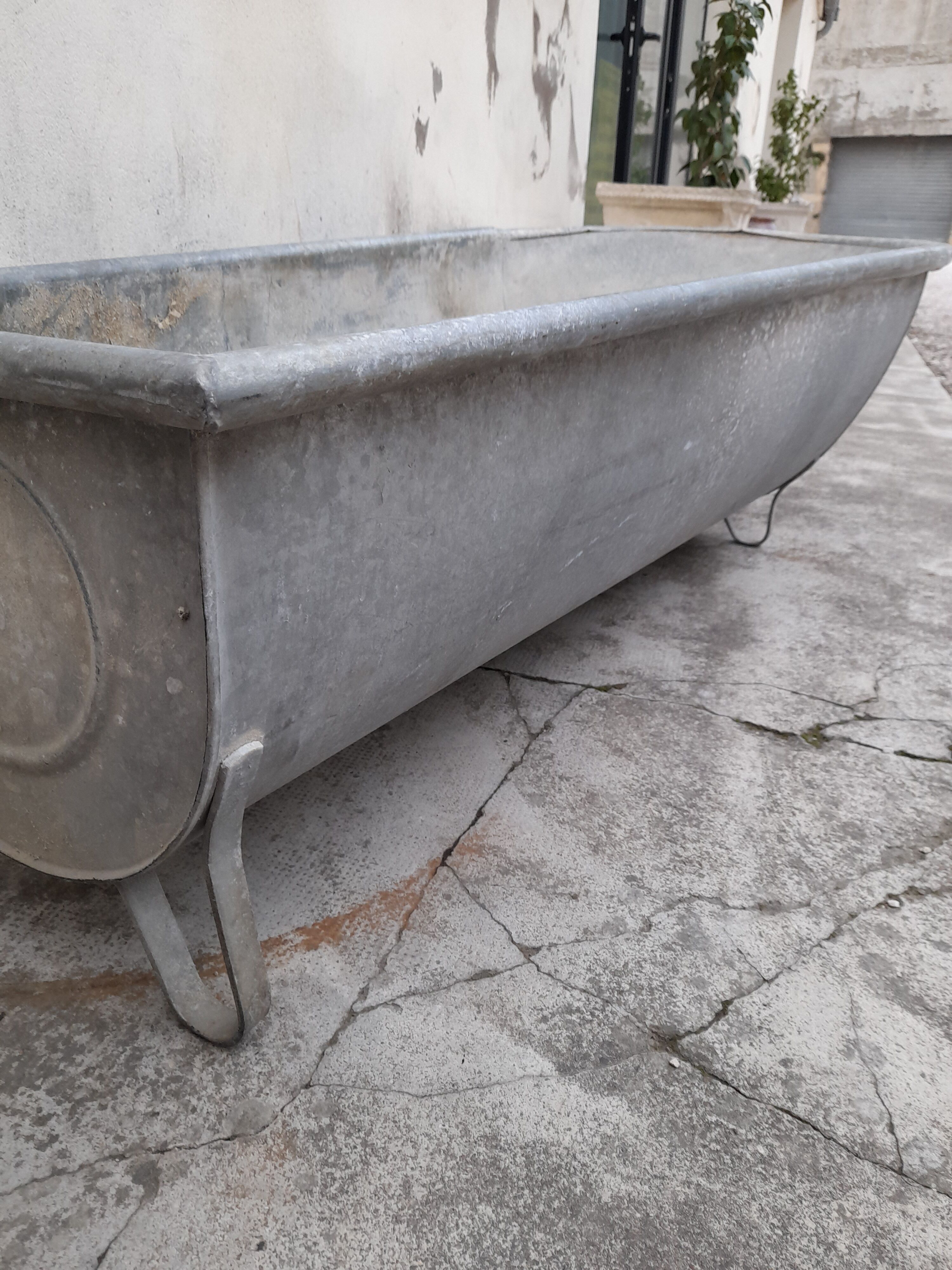 Baignoire ancienne en zinc galvanisé