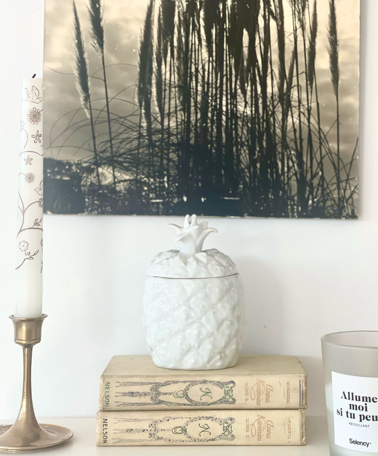 White earthenware bonbonnière