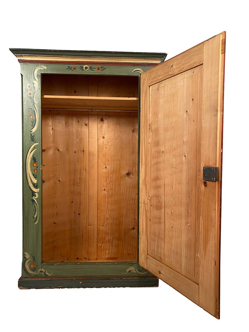 Alsatian bonnet maker in painted softwood with floral decorations