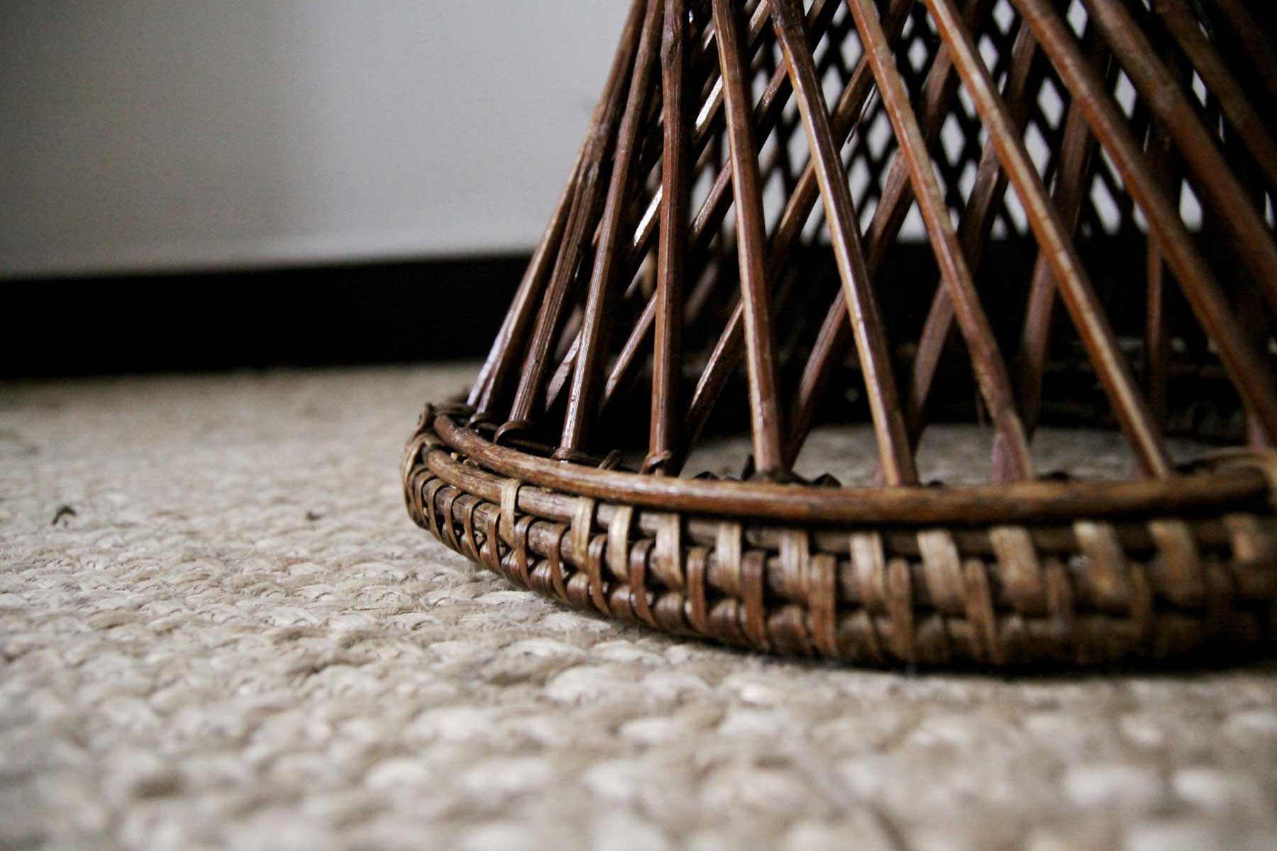 Vintage wicker diabolo