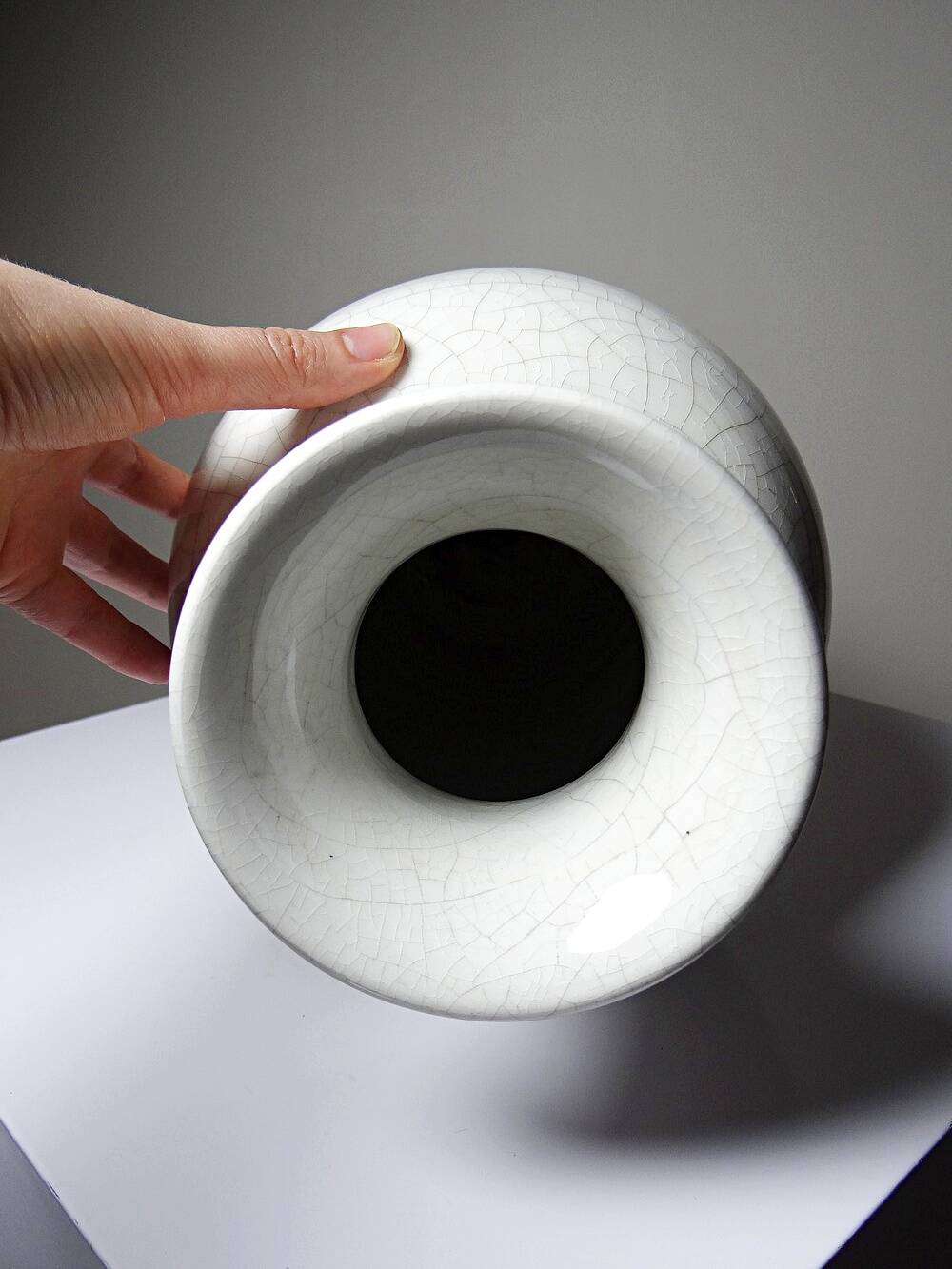 Large baluster vase in cracked white faience, Chinese style, 20th century.