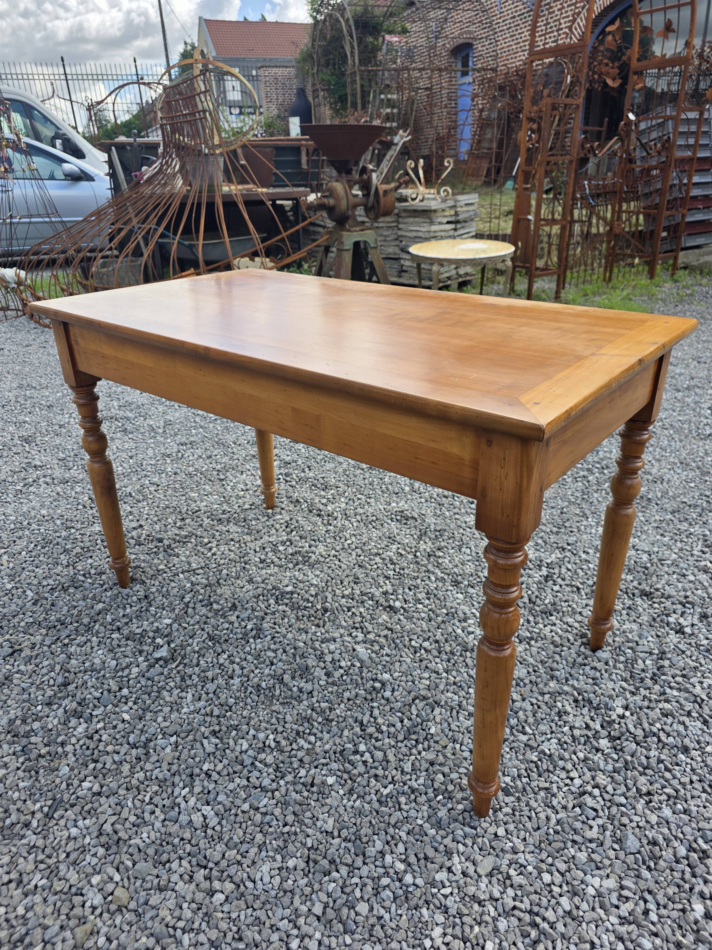 Bureau style Louis Philippe en merisier massif