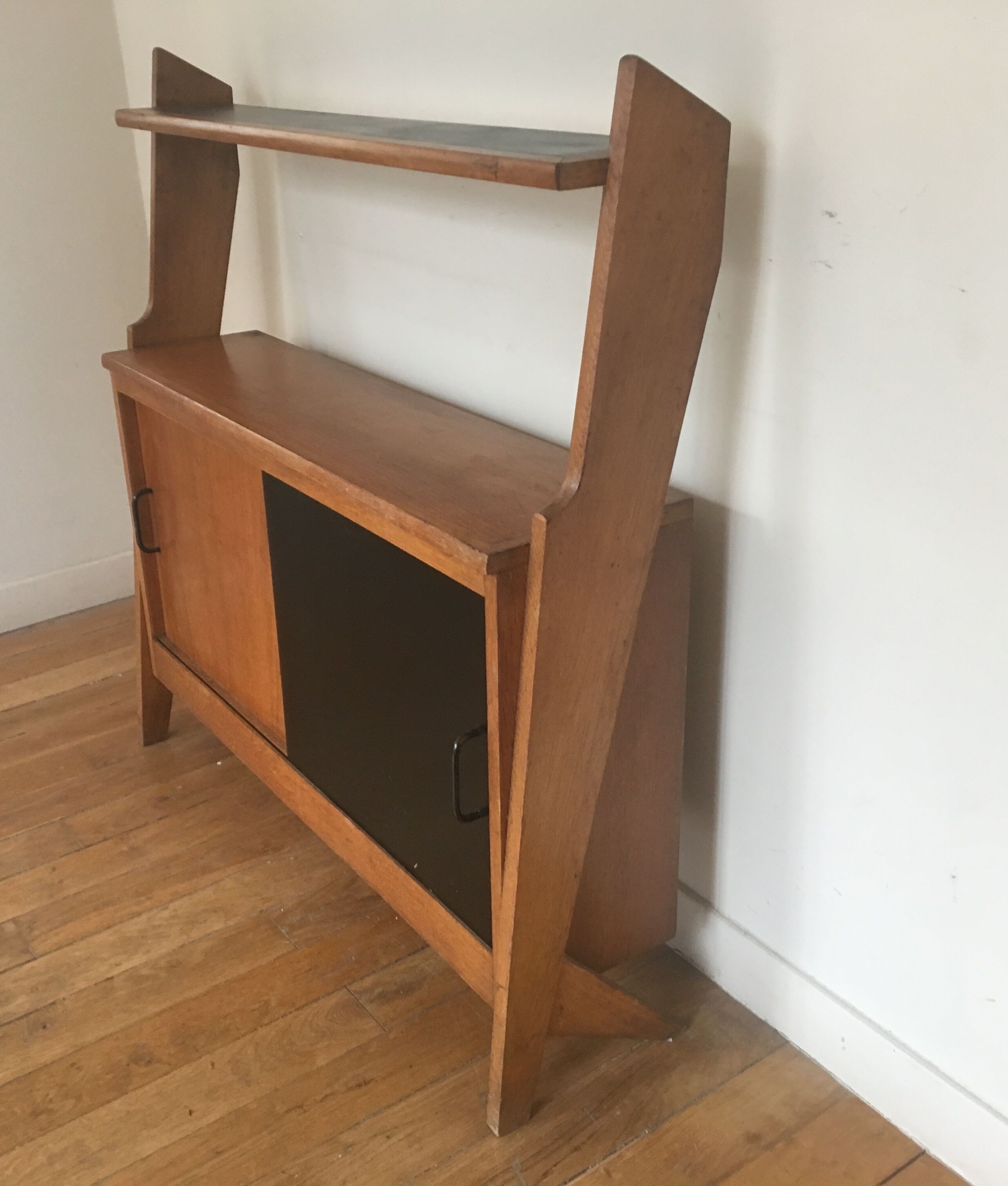 Storage cabinet