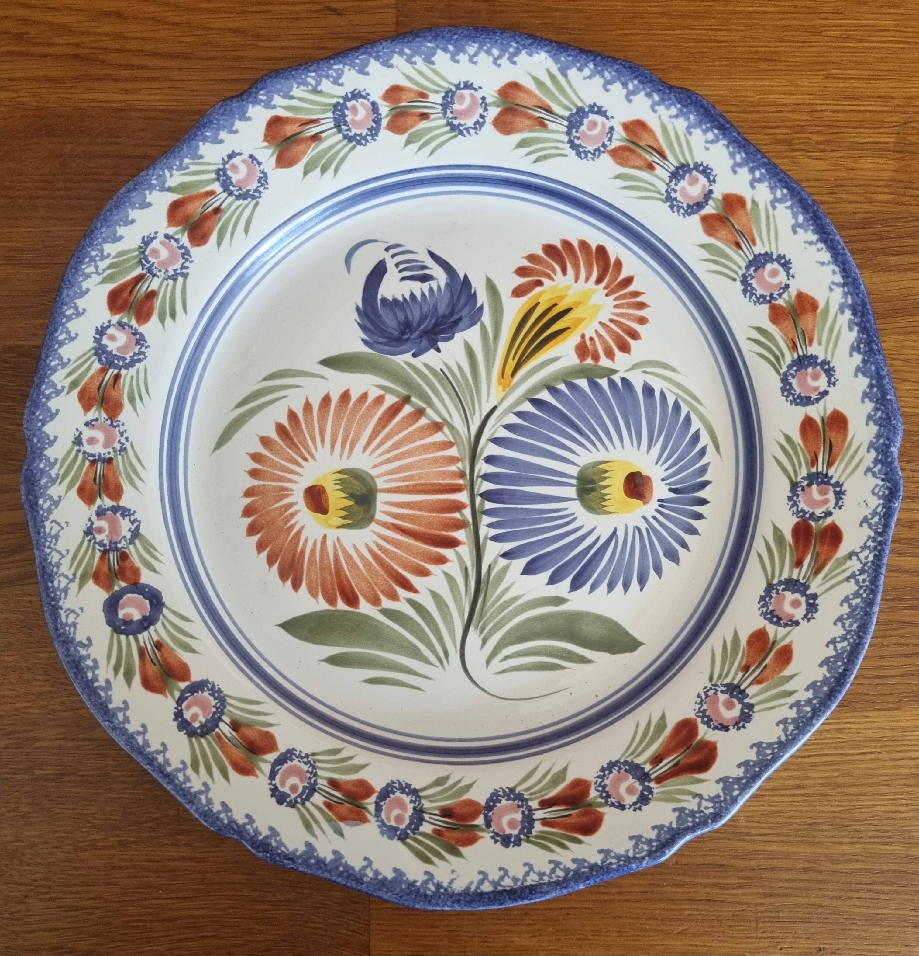 Decorative plate in Breton faience Henriot Quimper