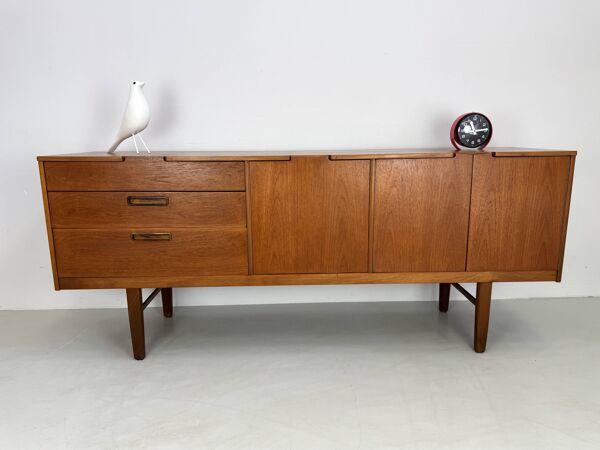 Buffet vintage unique en teck des années 1960, produit par Nathan au Royaume-Uni.