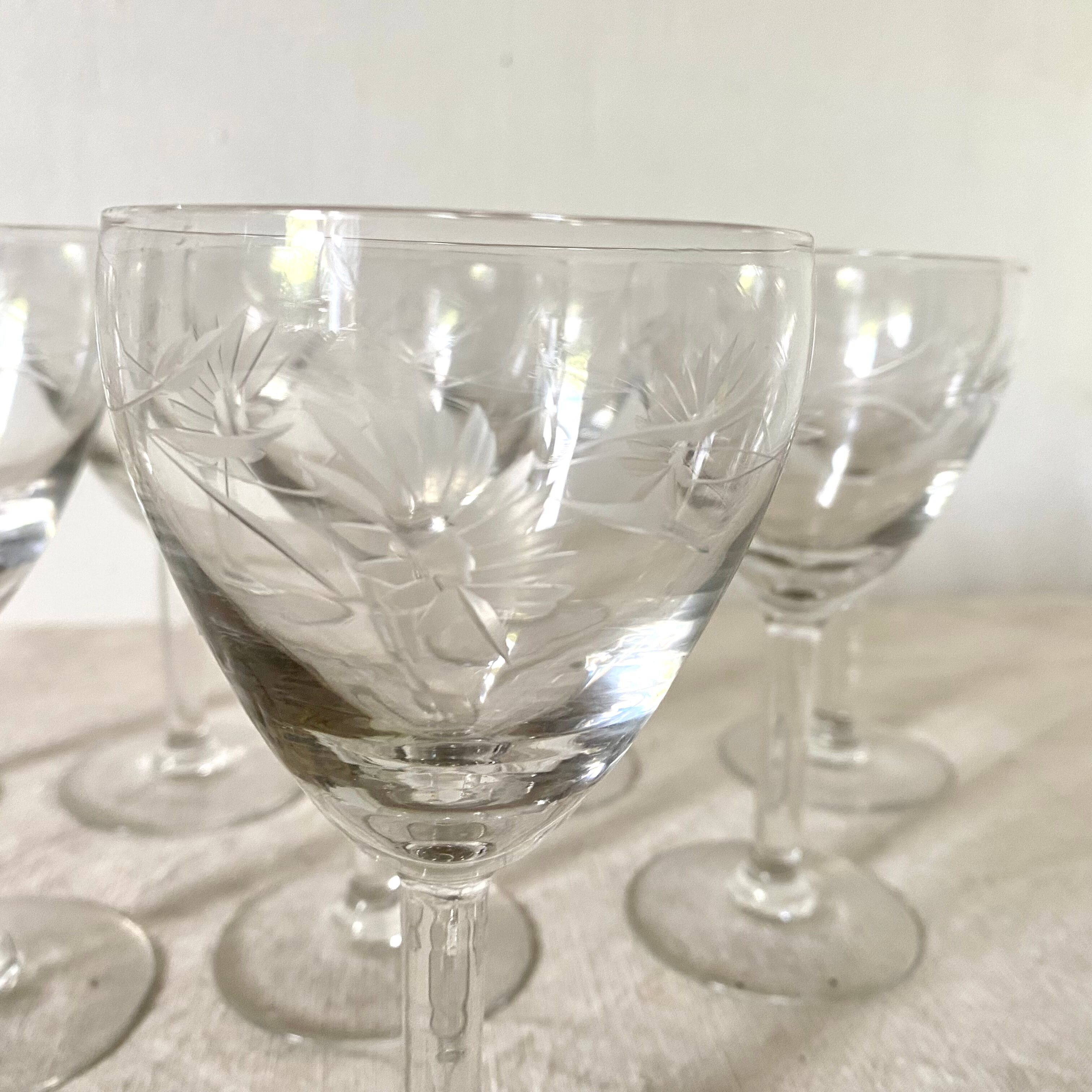 Wine glasses carved floral decoration