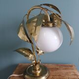Lampe feuillage fleur métal doré et globe en verre style Hollywood Regency