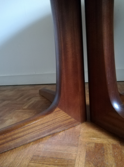 Central-footed rosewood round table