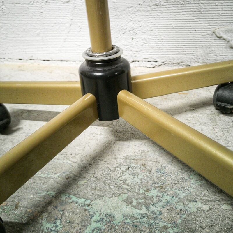 Metal turnstile display