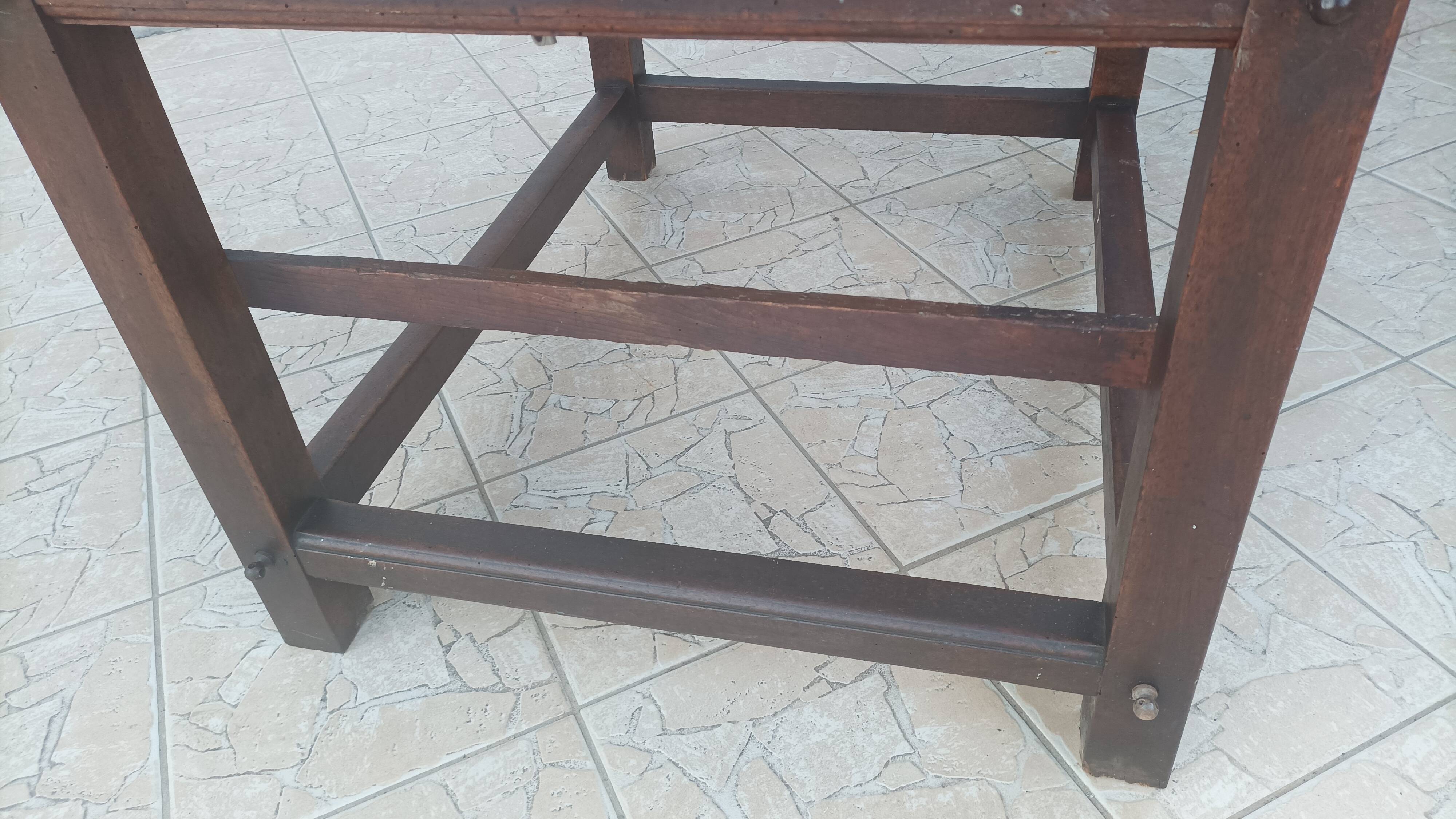 Old central island established trade furniture