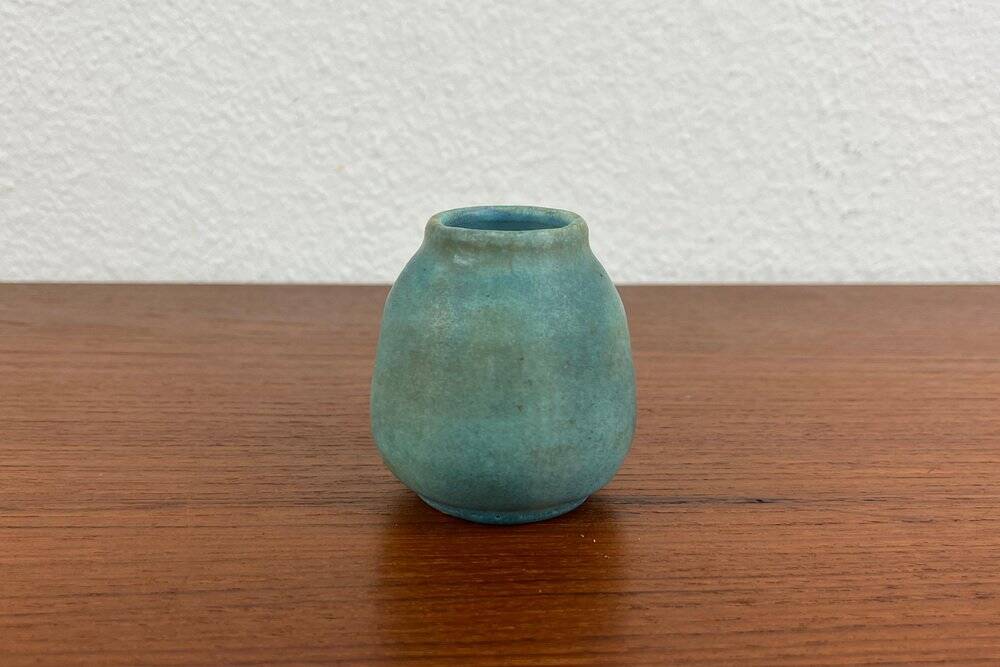 Mid-century German minimalist studio pottery vase by Lu and Gerd Grove, 1964.
