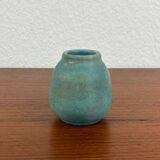 Mid-century German minimalist studio pottery vase by Lu and Gerd Grove, 1964.