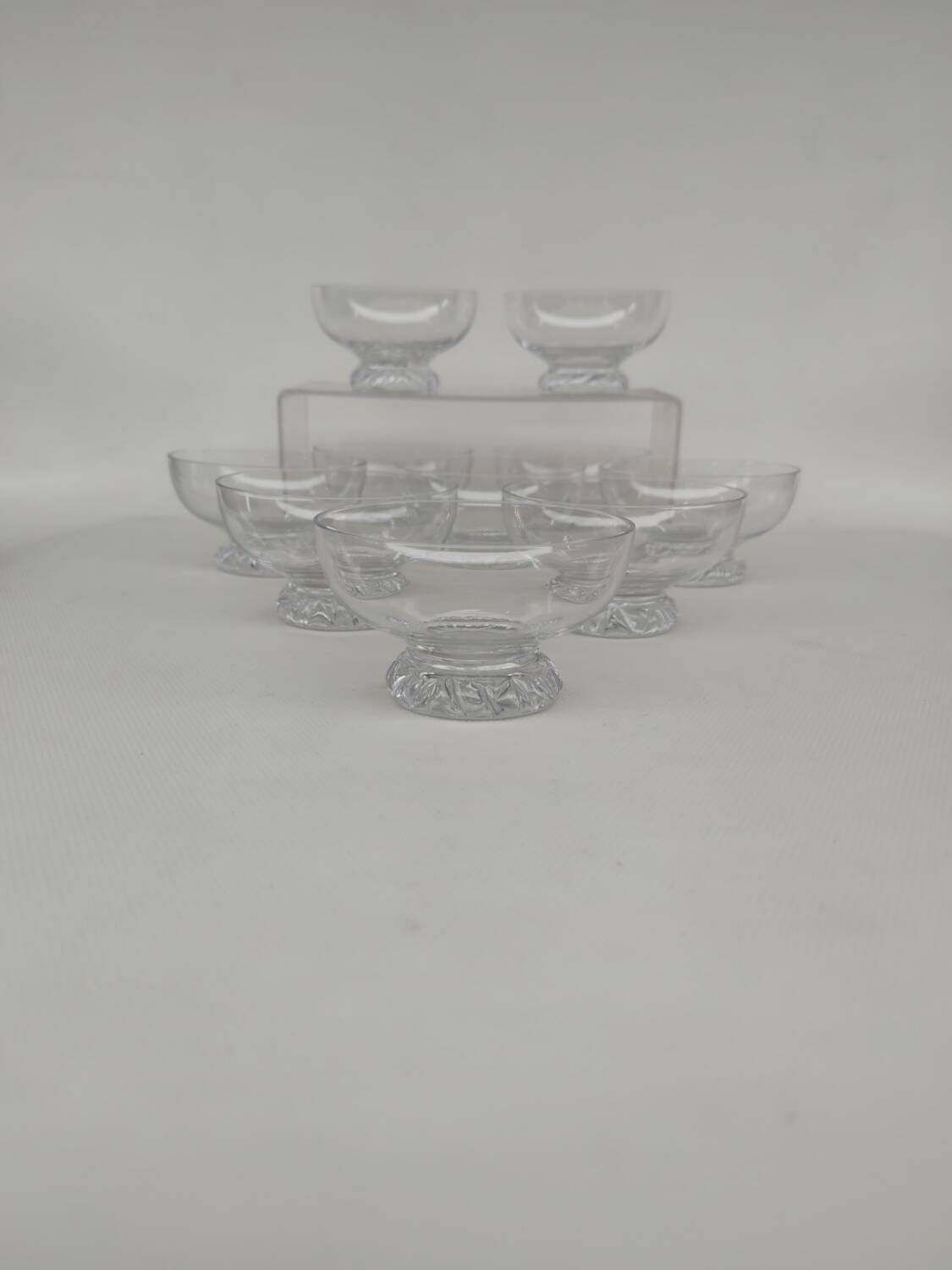 10 crystal champagne coupes, by Daum. 1970s.