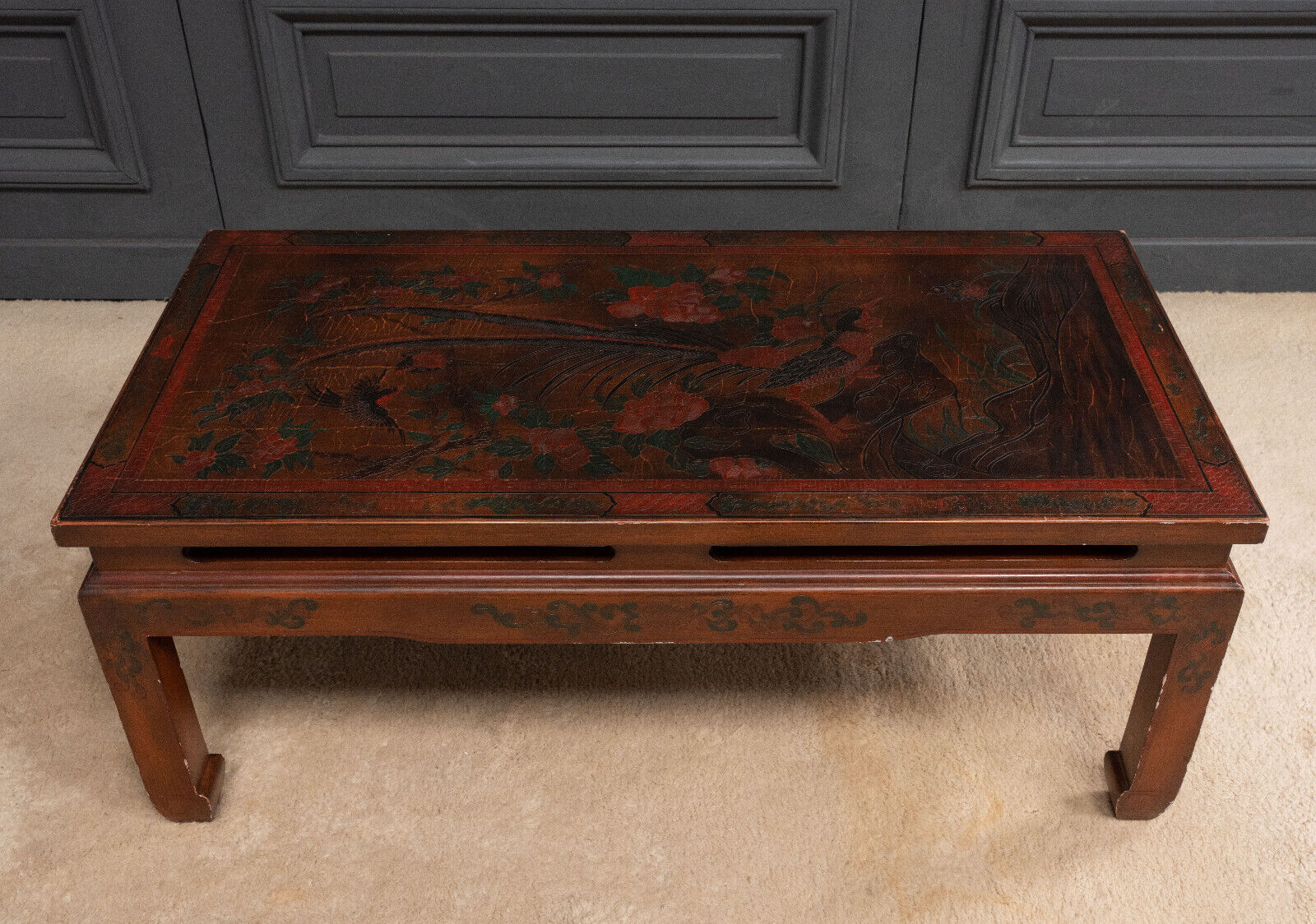 Chinese coffee table lacquer red background naturalistic décor twentieth