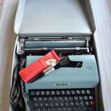 Typewriter portable olivetti lettera 32