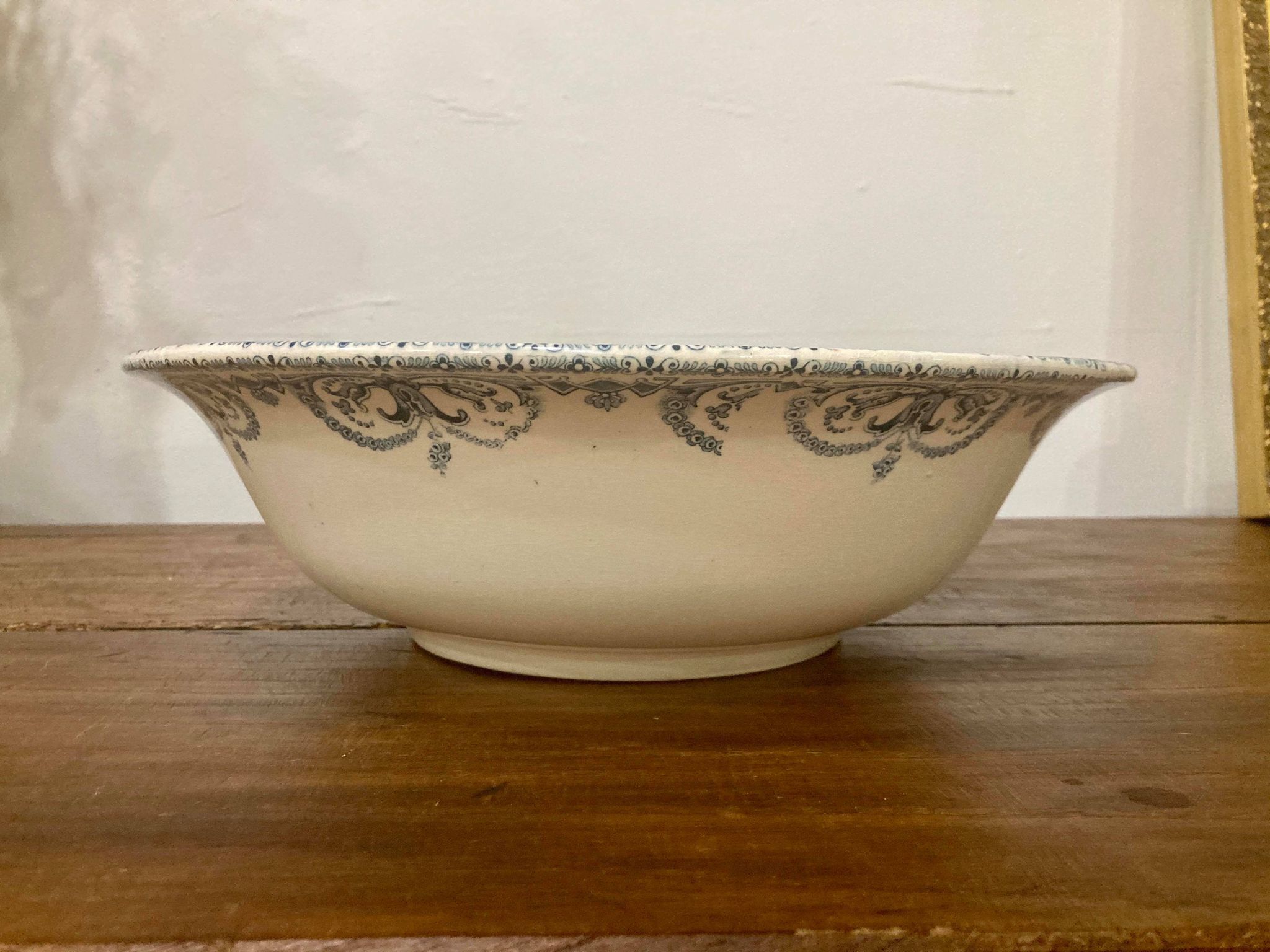 Iron earth bowl with caïffa planter model garland