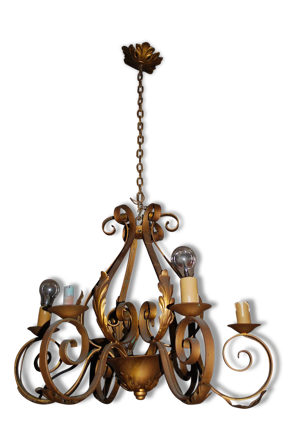 Lustre en fer patiné doré