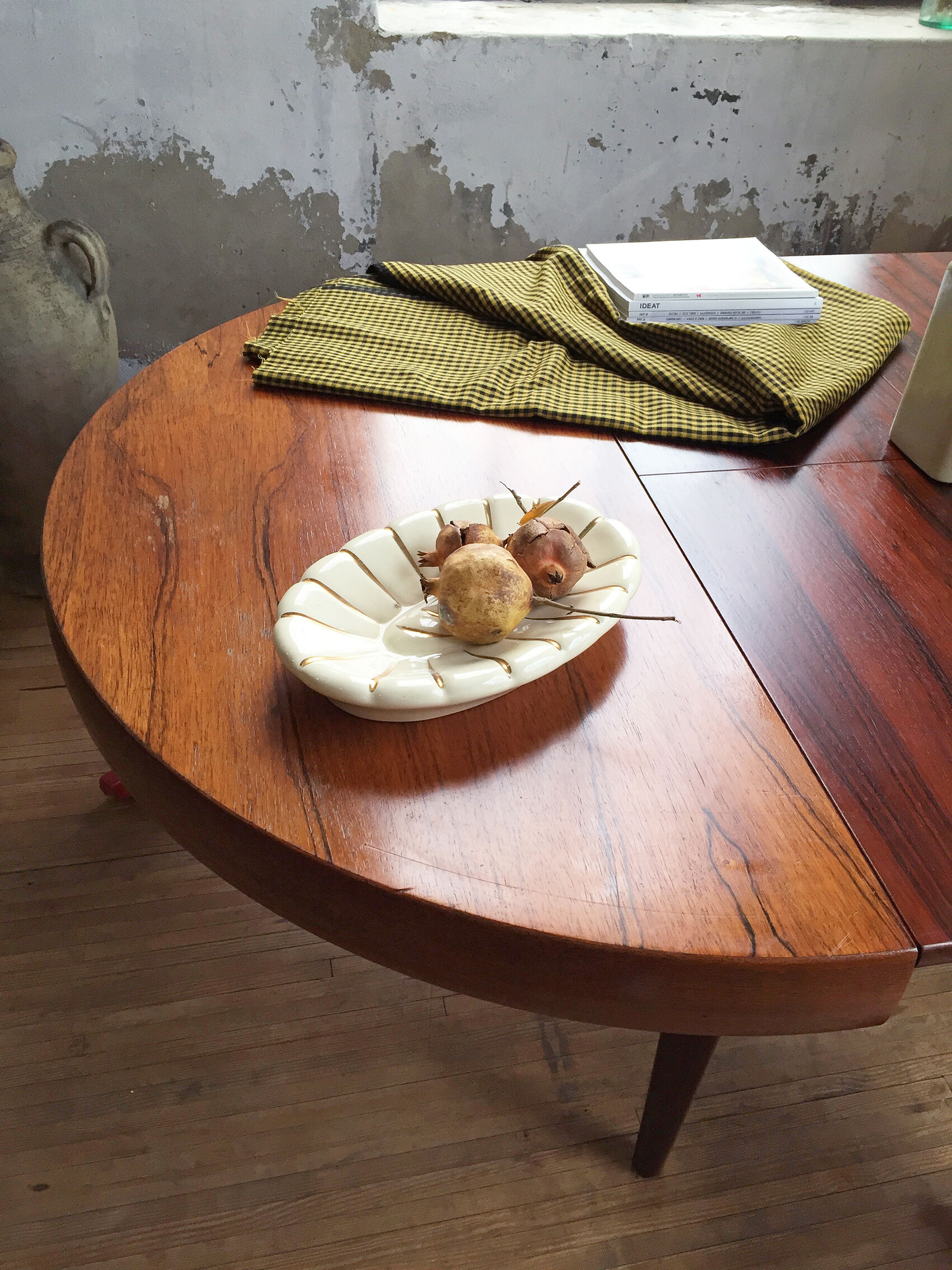 White and gold ceramic plate