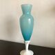 Vase vintage en opaline bleu