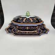Very large soup tureen and its plate in Gien earthenware. 20th century.