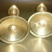 Paire de bougeoirs en laiton doré
