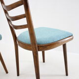 Ensemble de quatre chaises à manger années 1960.