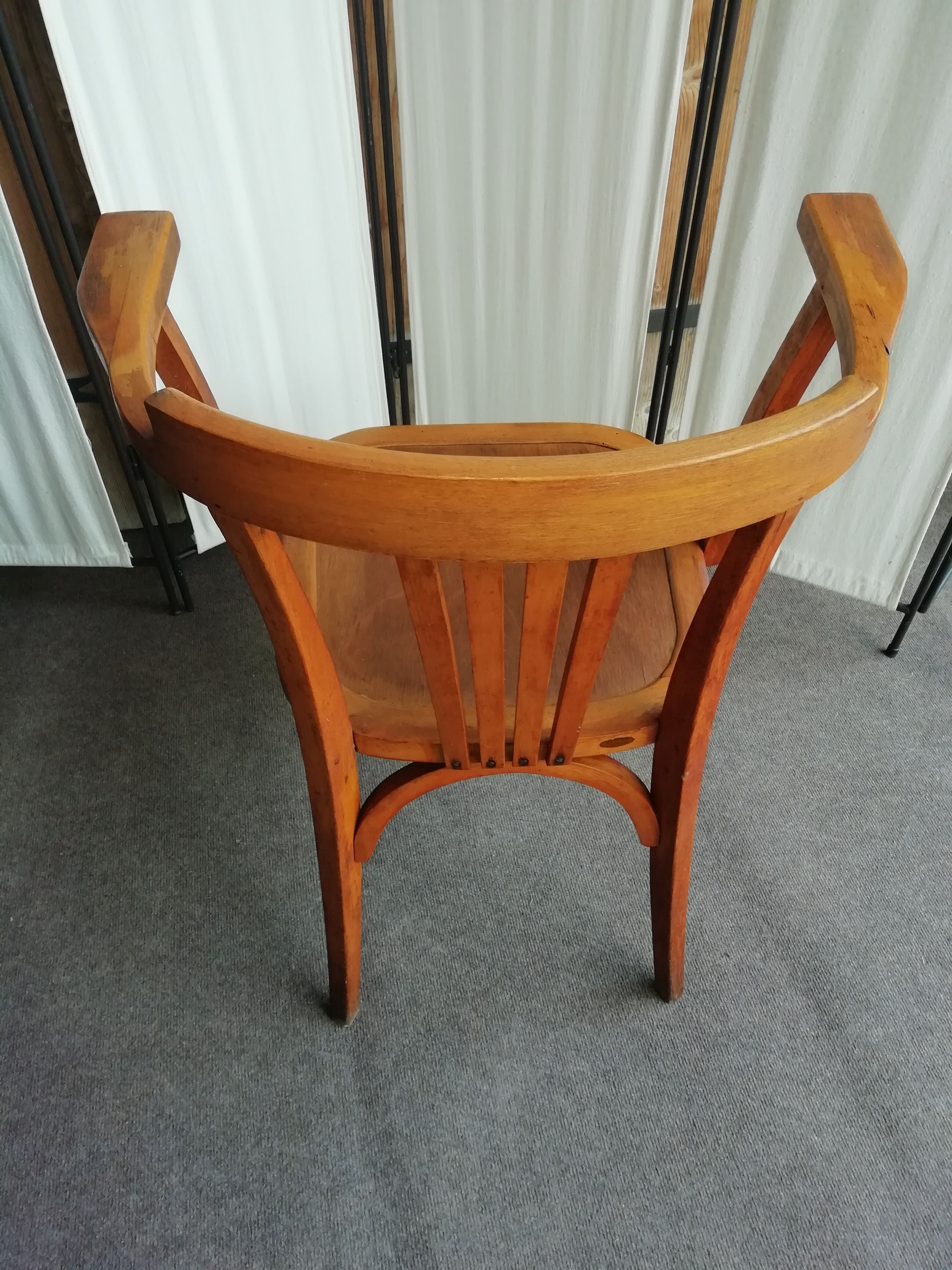 60/70 desk chair
