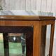 Vitrine Art déco en acajou, palissandre et dessus marbre blanc