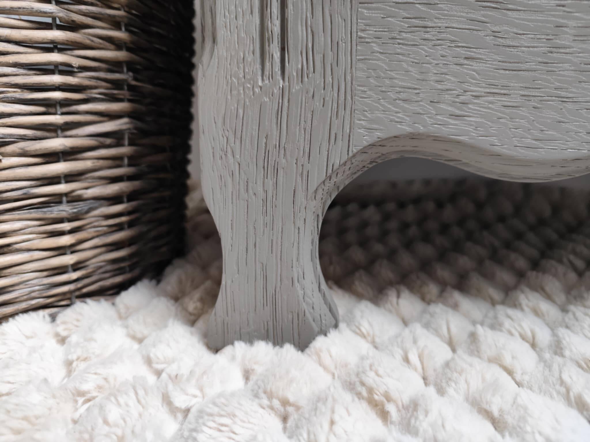 Oak chest of drawers