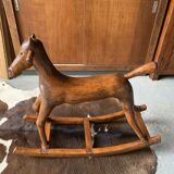 Cheval à bascule en bois