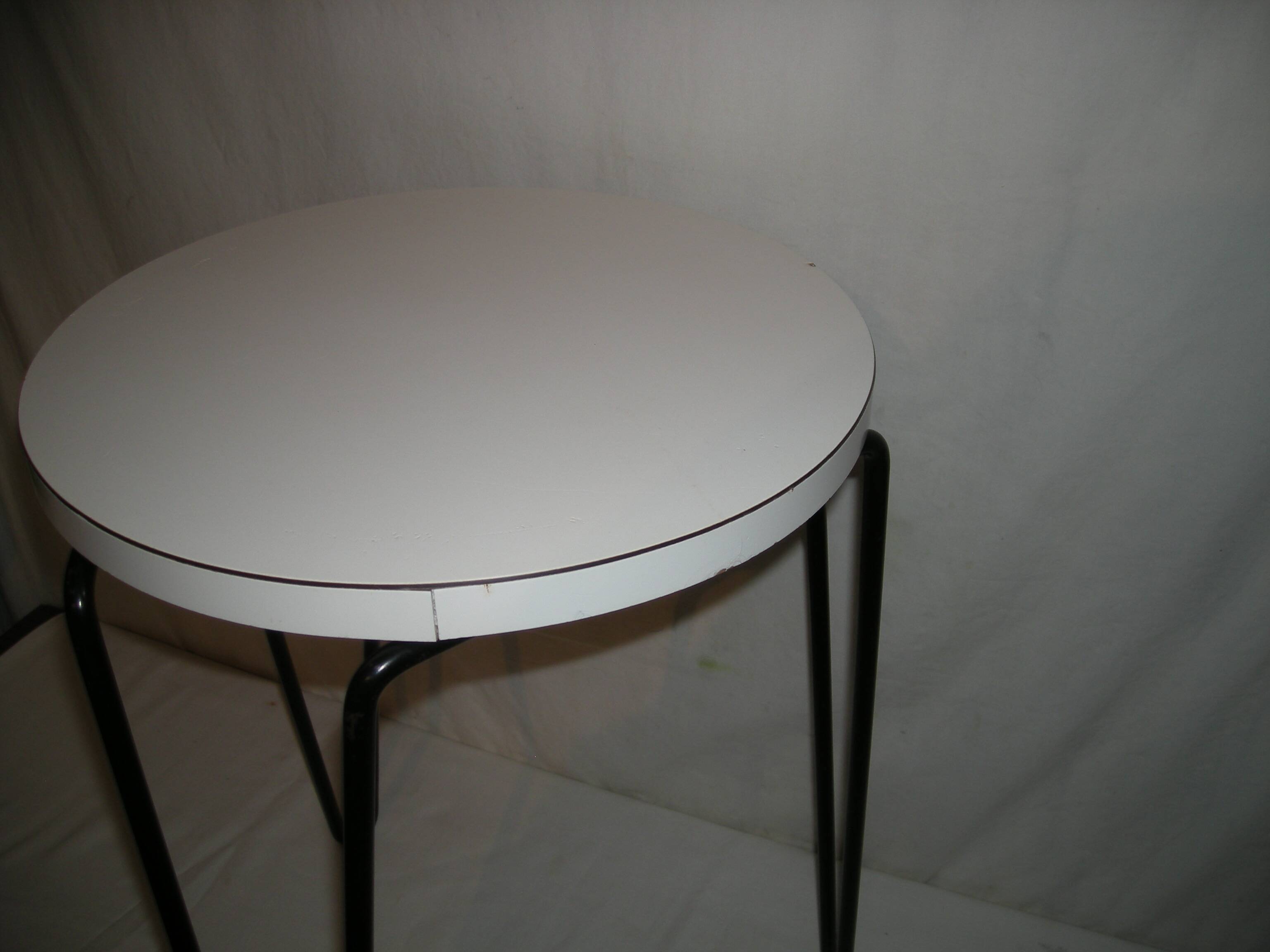 Tripod stool - Florence Knoll - Hairpin model 75 from the 1950s