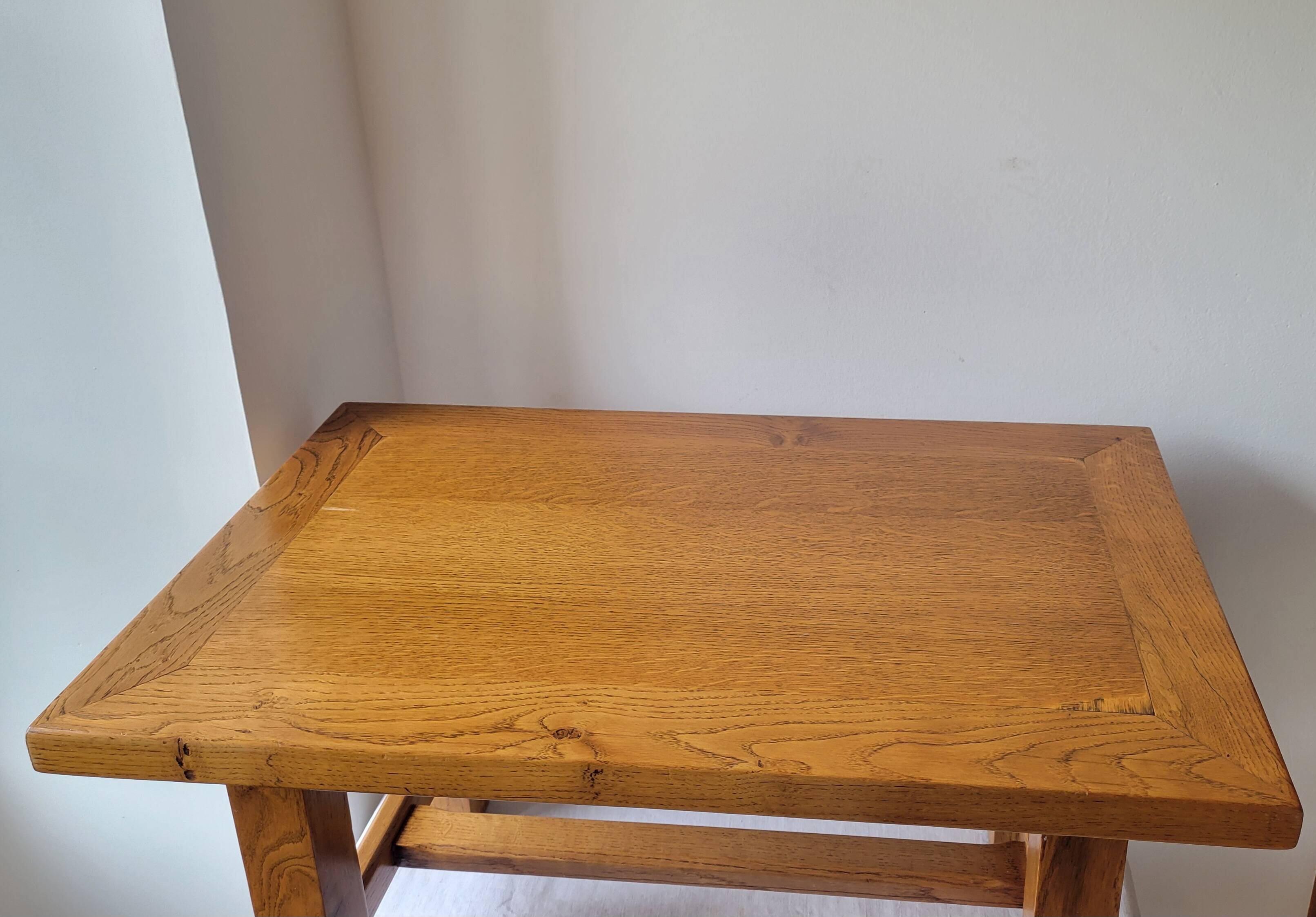 Table basse brutaliste en chêne clair