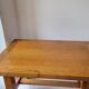 Table basse brutaliste en chêne clair