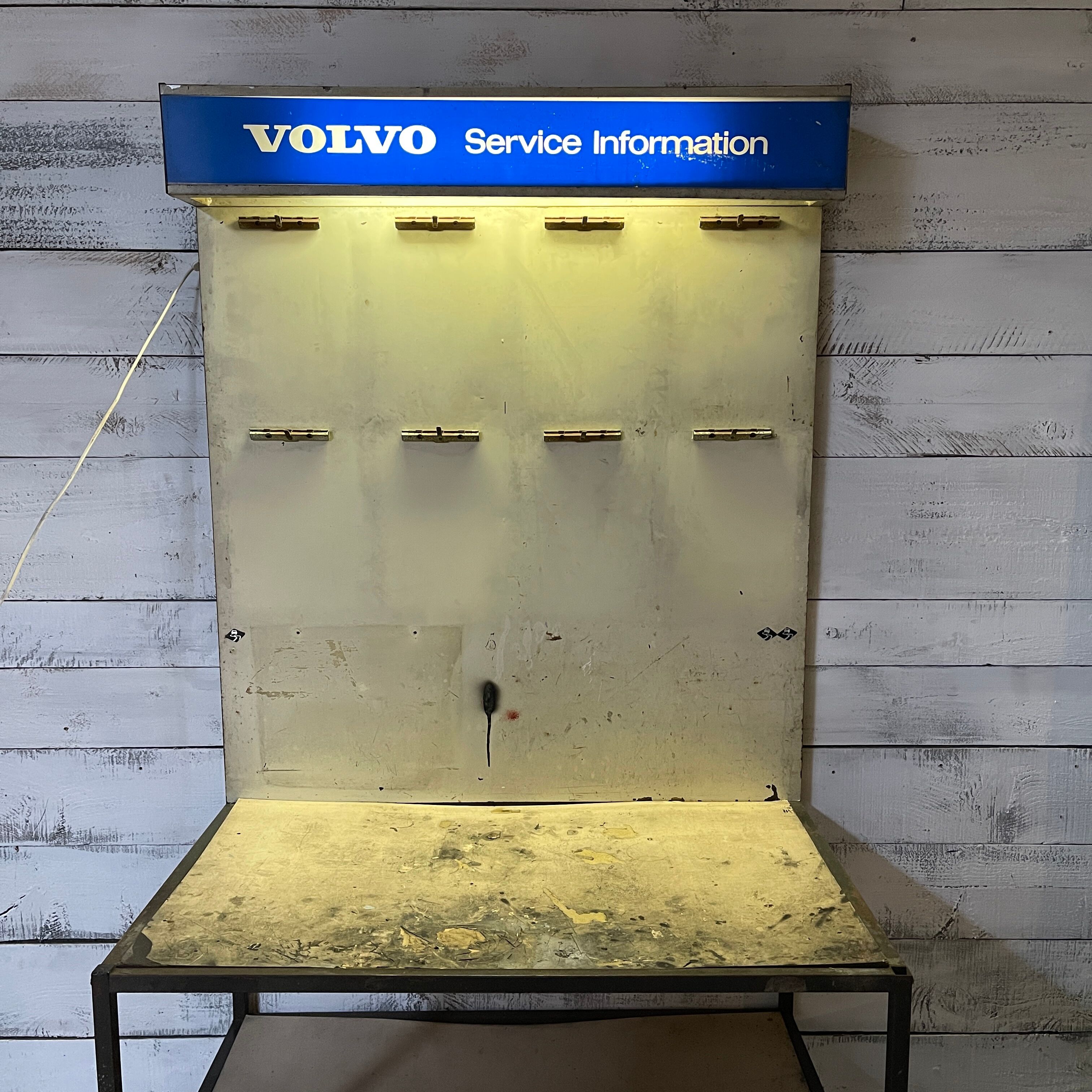 Meuble d’atelier Volvo