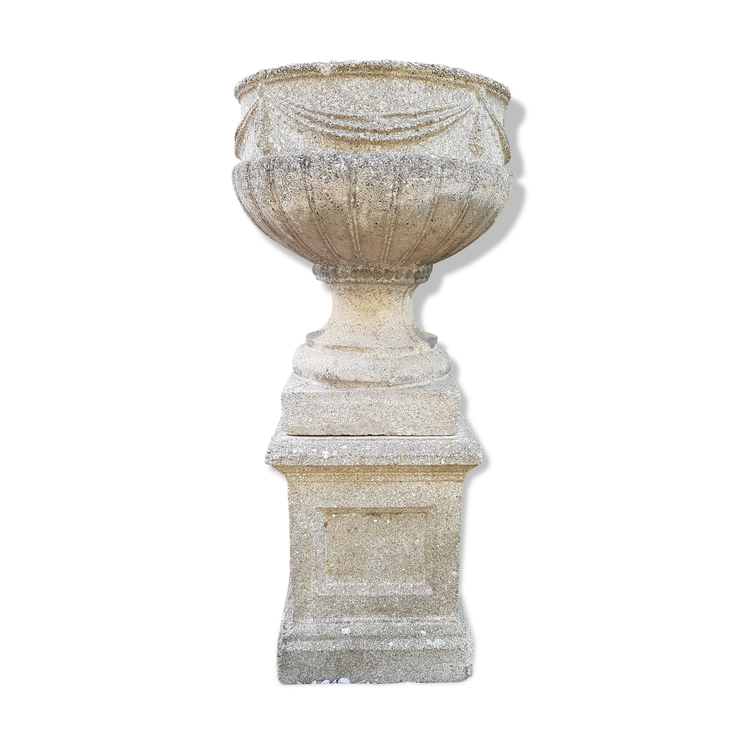 Washbasin on pedestal