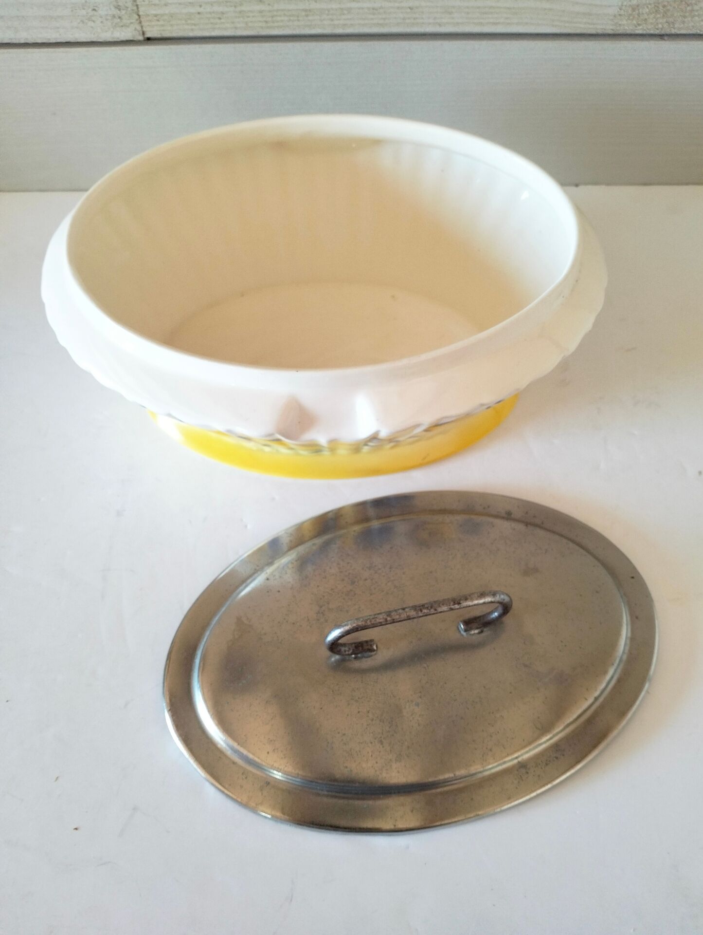 Ceramic bonbonnière
