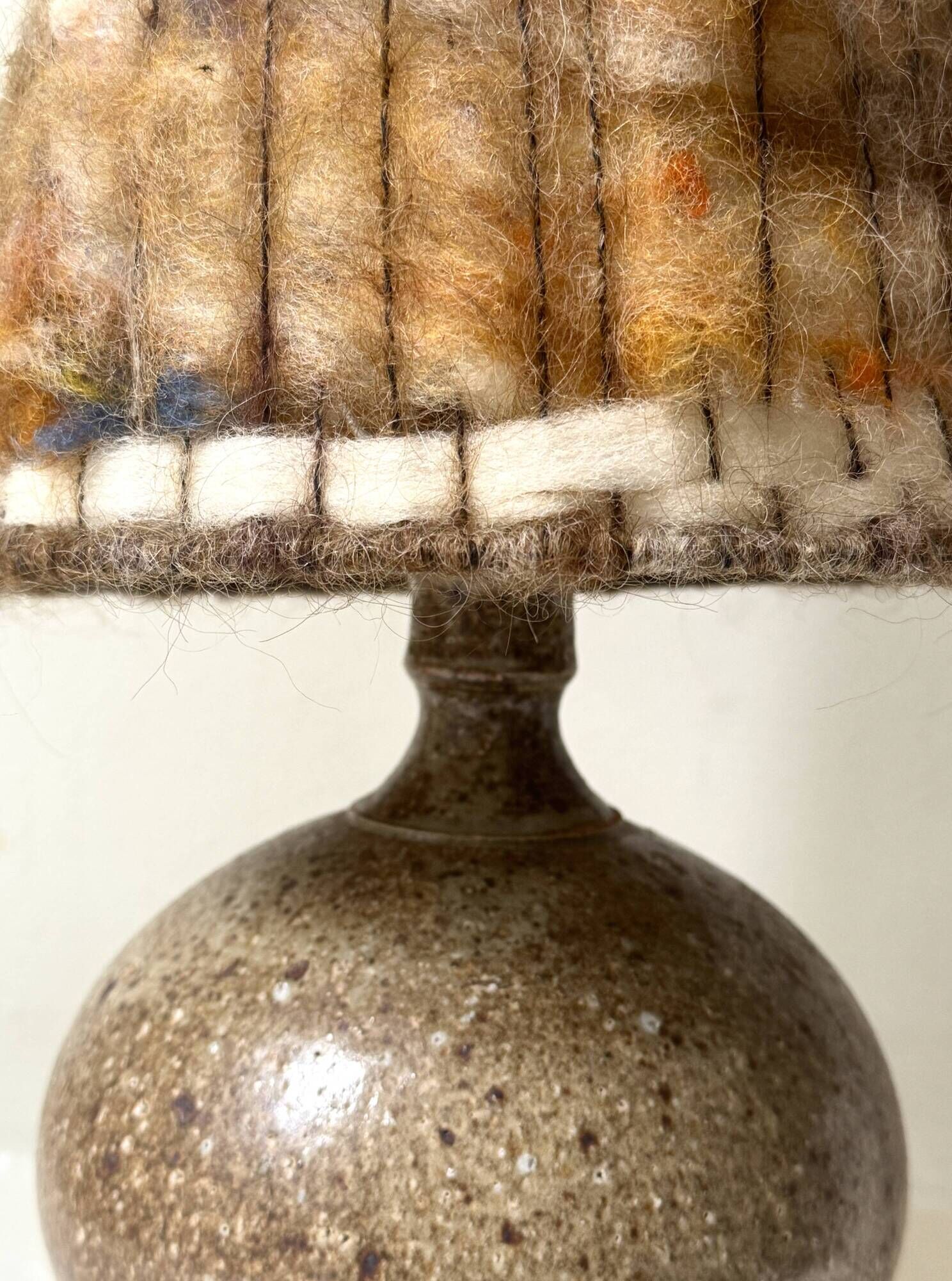 Ceramic table lamp in chamotte stoneware & wool, Alain Blanchard 1970