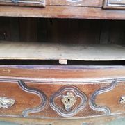 Commode galbée style Louis XVI
