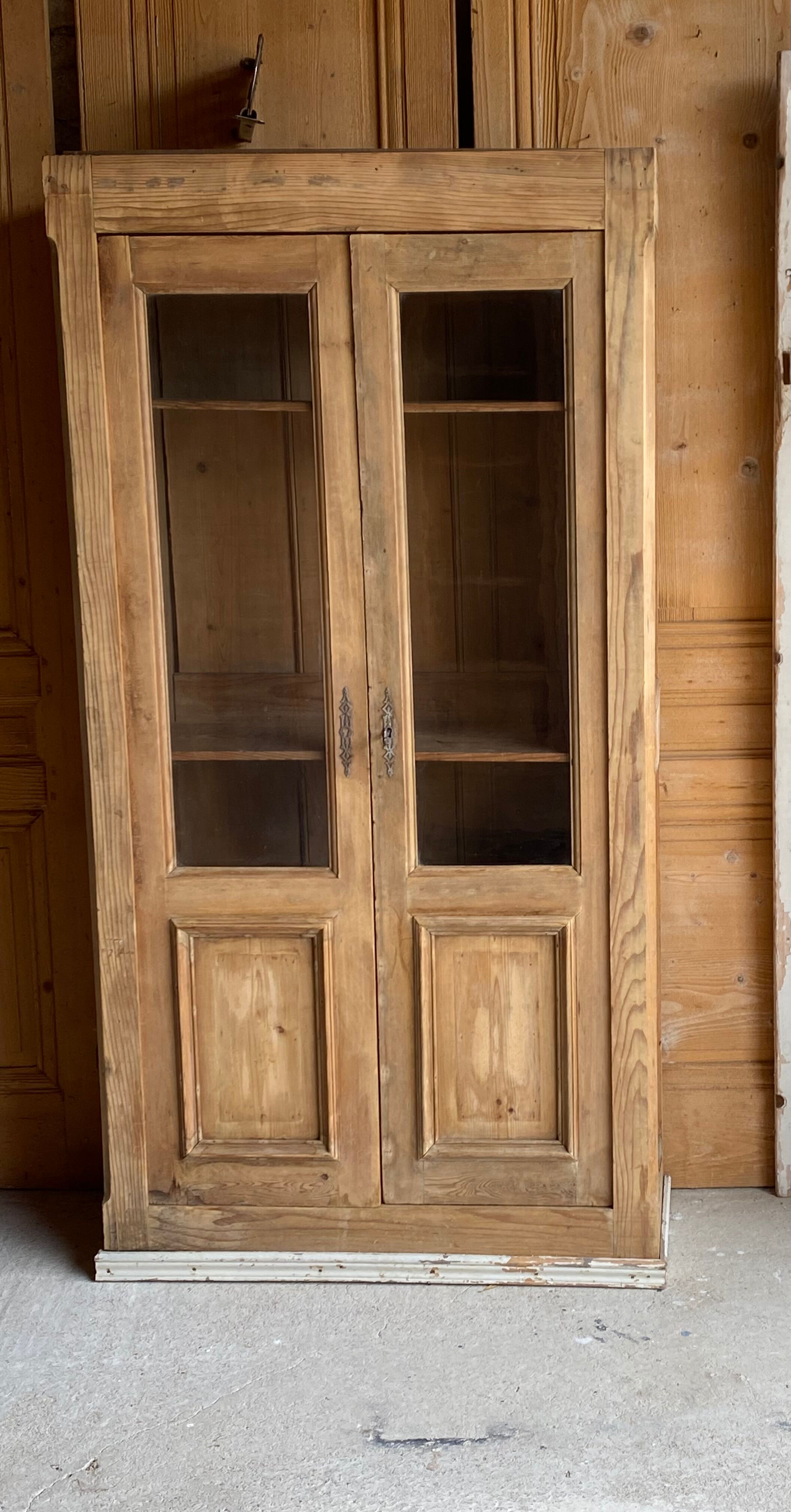 Parisian showcase cabinet