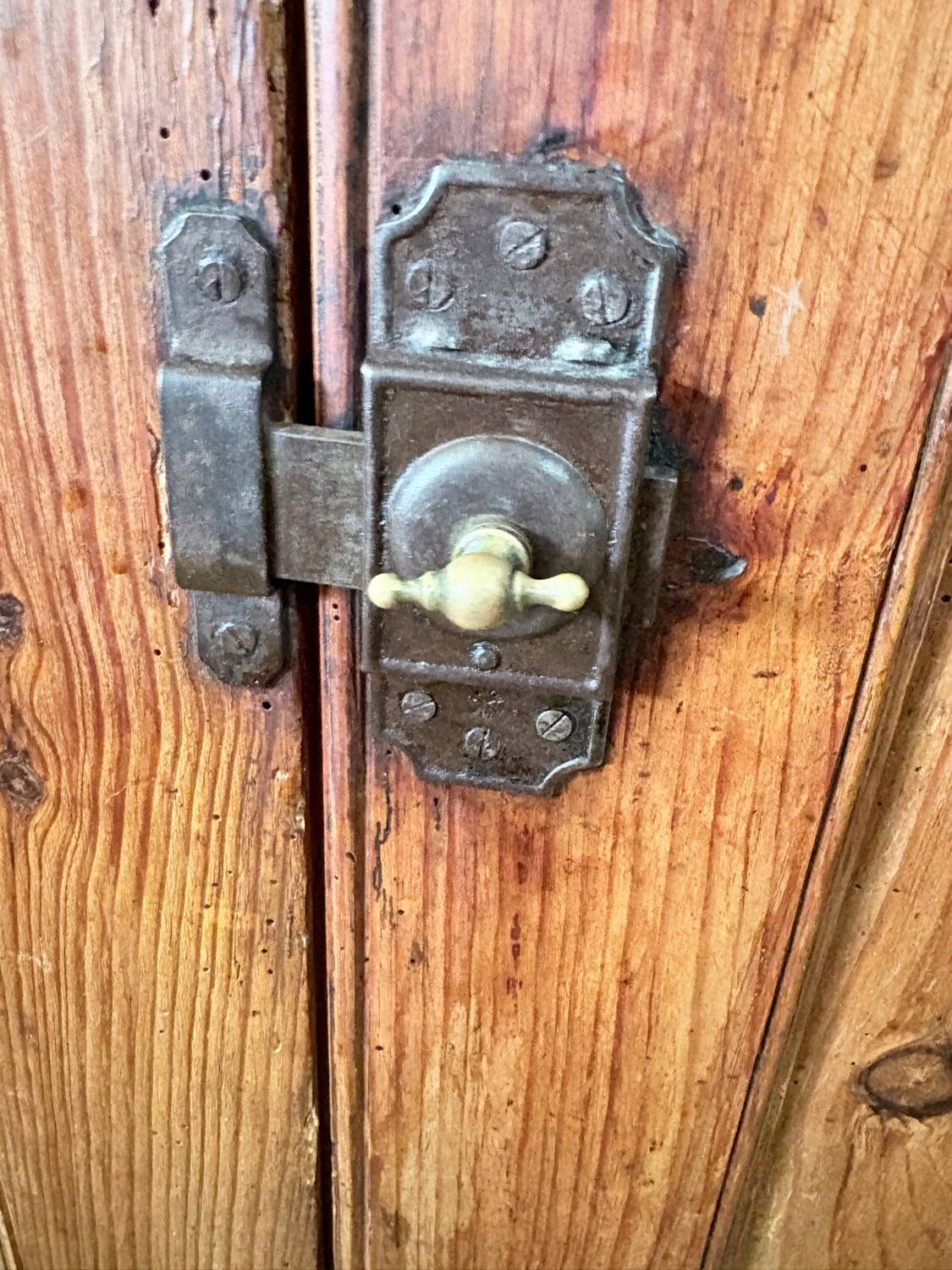 Breton display cabinet in pitch pine