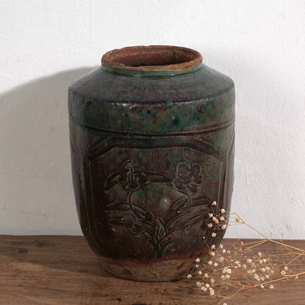 Vase oriental ancien avec relief floral (c.1820) #38