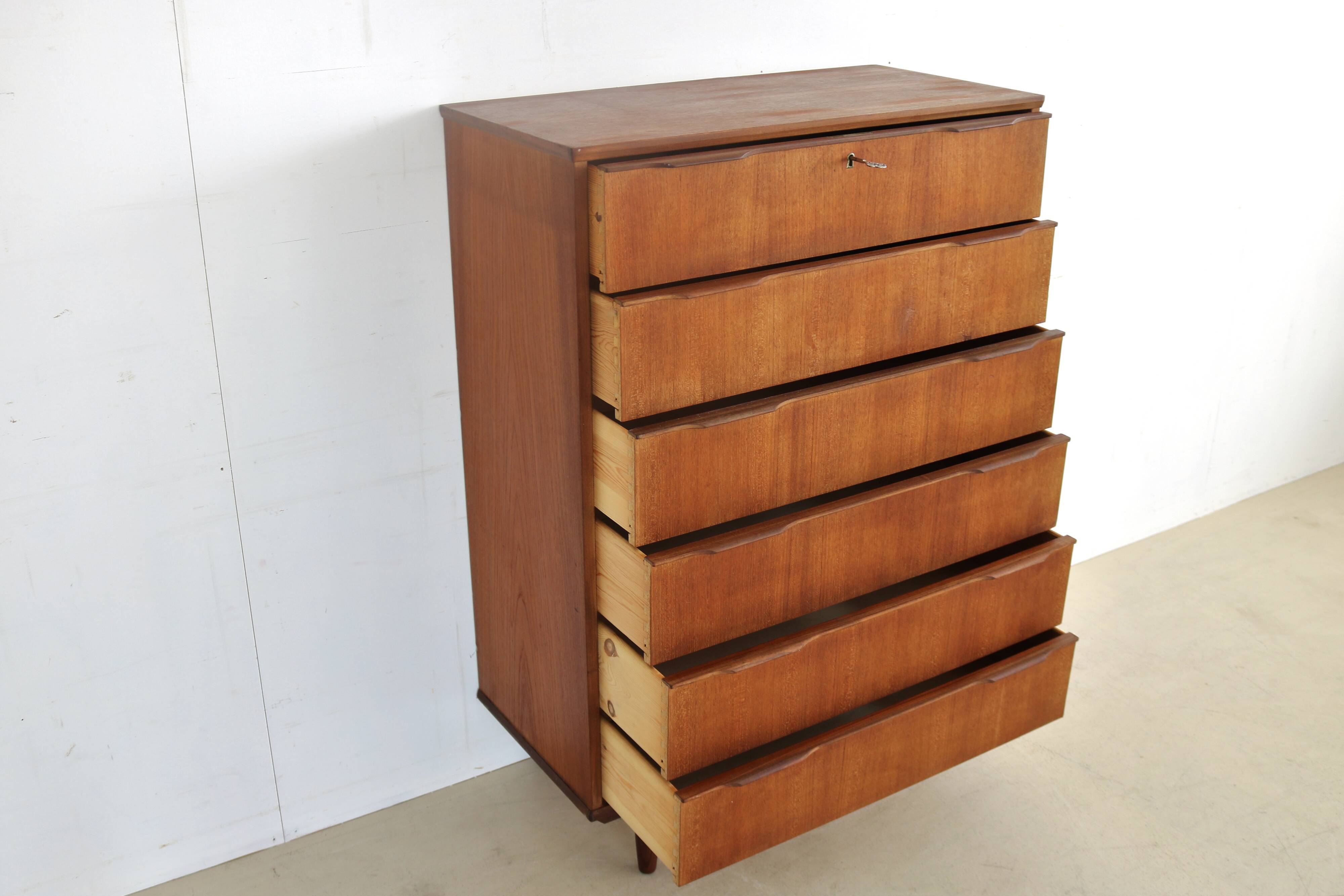 Commode vintage