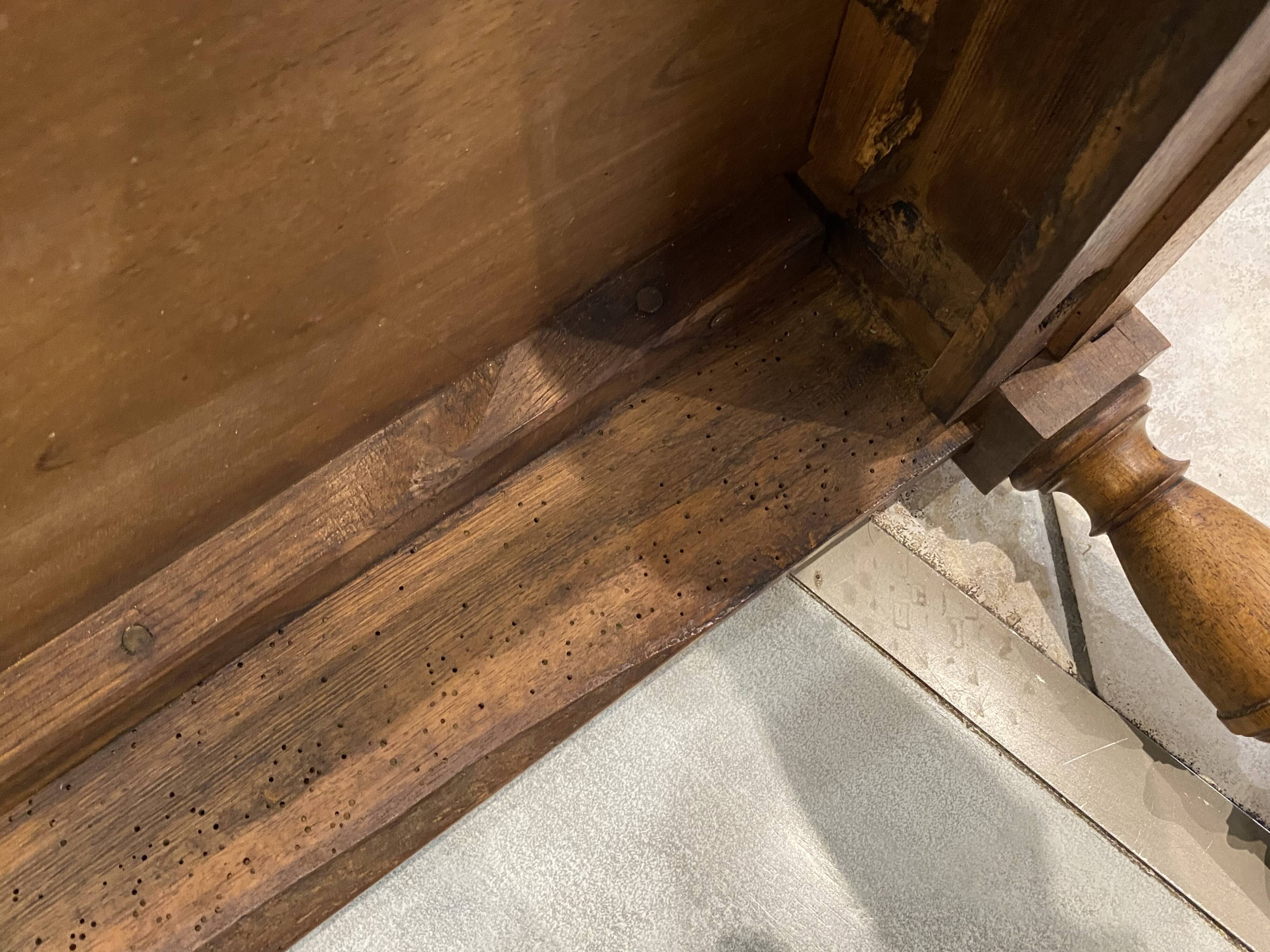 Bureau 1 tiroir en bois massif chêne pieds tournés et sculptés 89x62cm