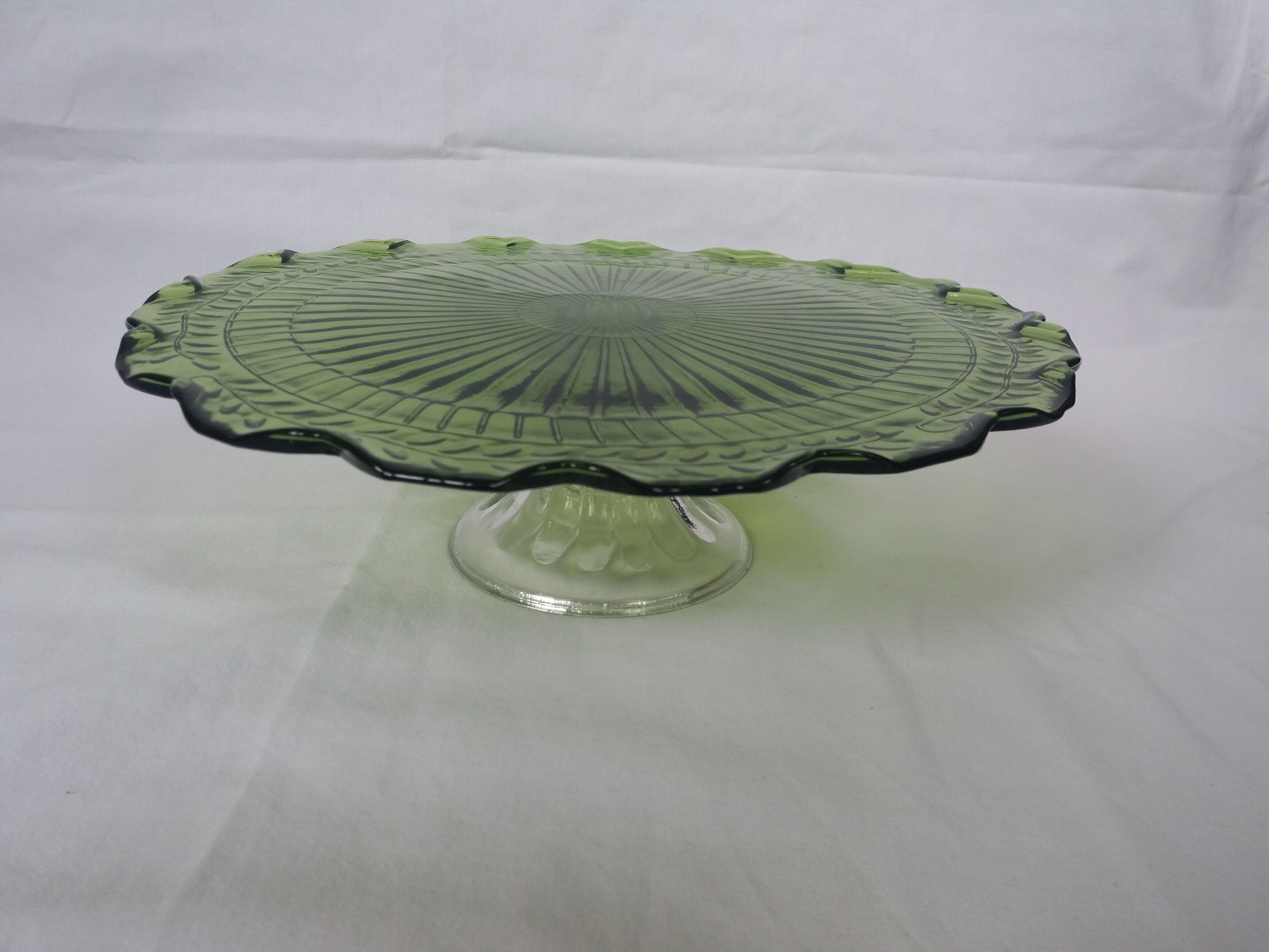 Cake display dish or pie on foot