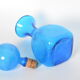 Carafe en verre bleue