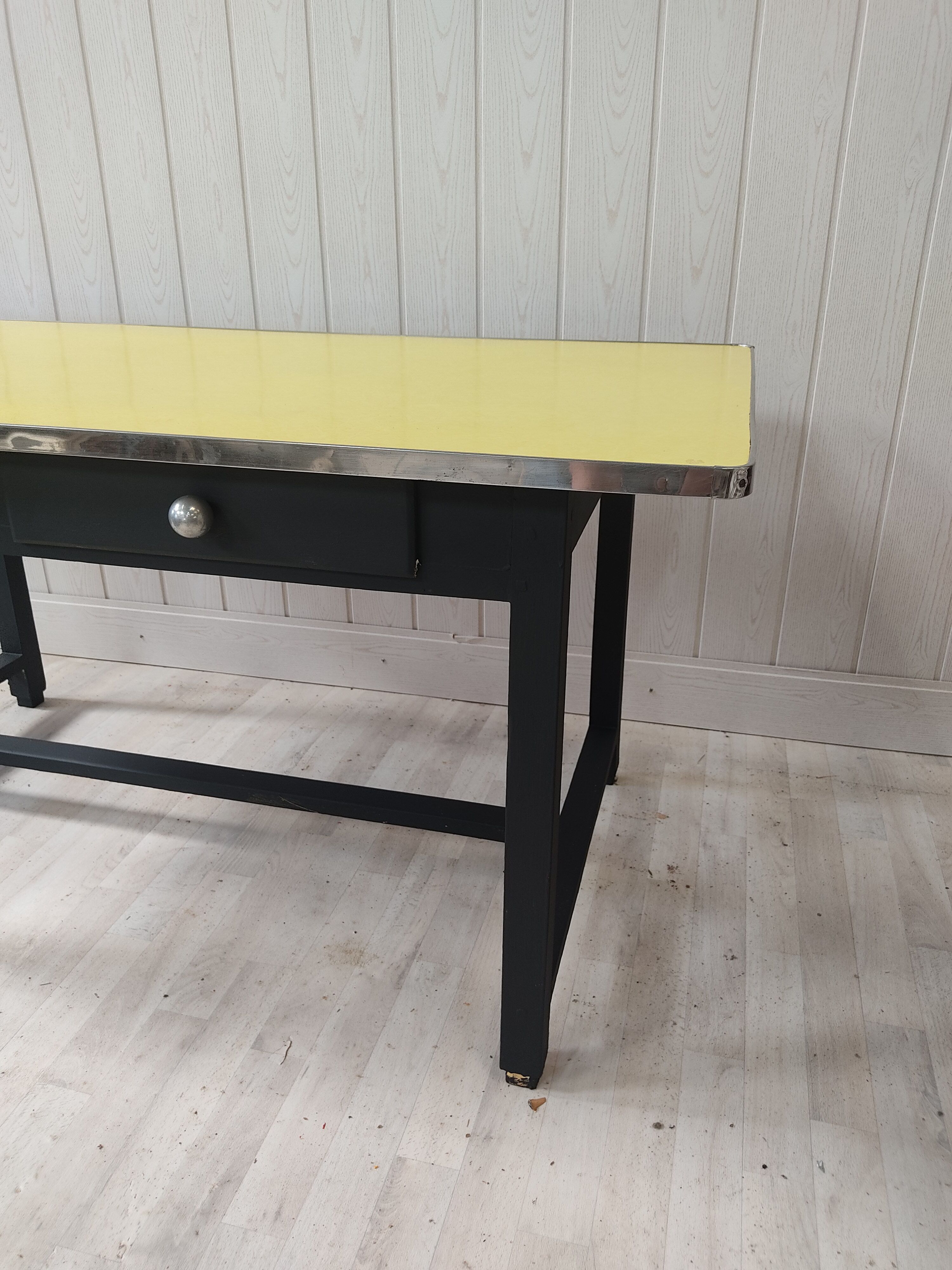 Table vintage bois et formica jaune