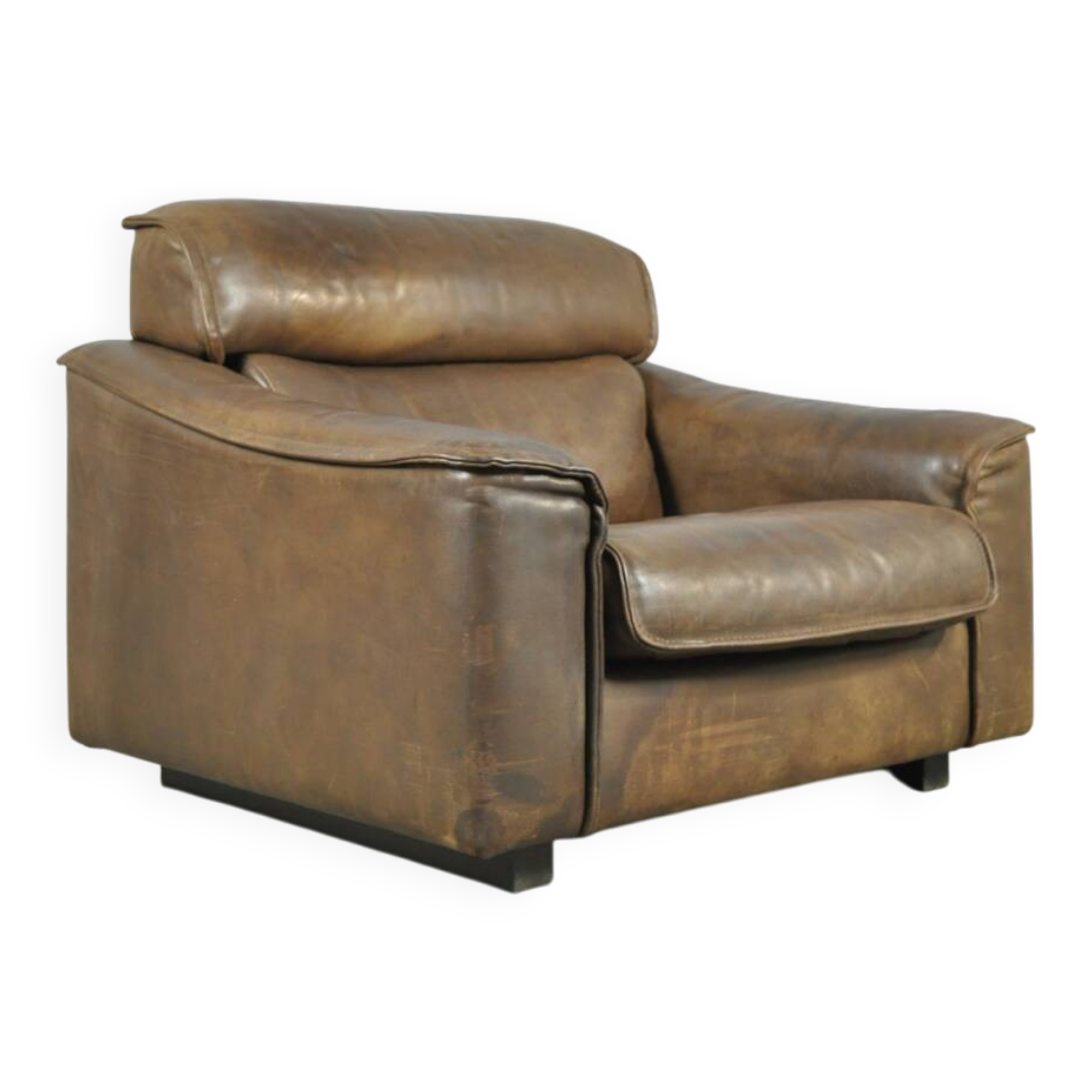 Buffalo leather vintage brutalist armchair by hugo de ruiter, leolux, 1970s