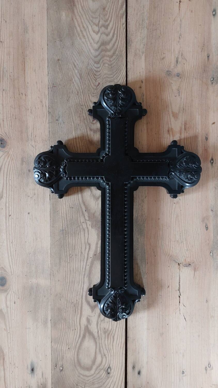 Croix murale bois noire