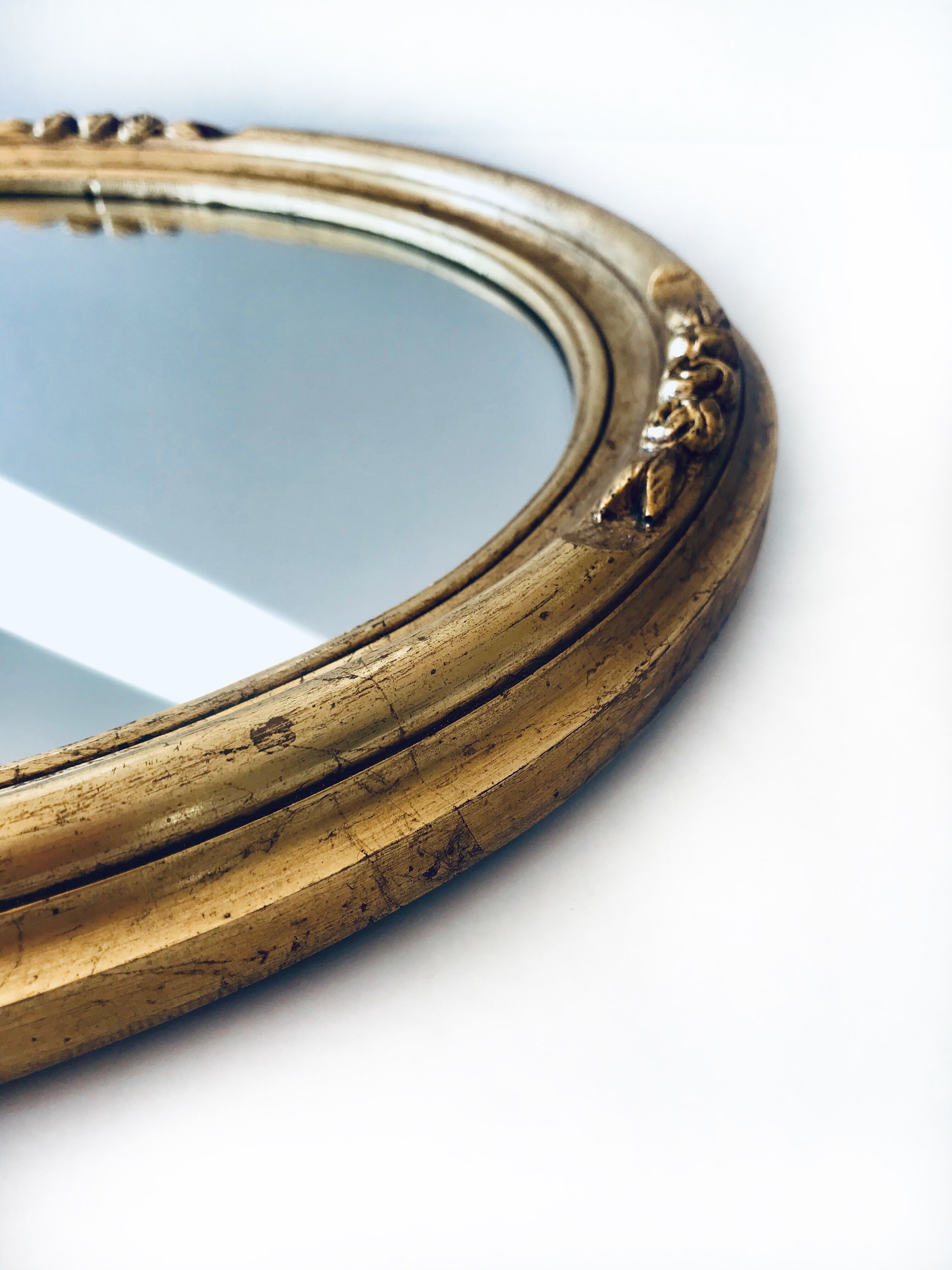 Golden oval mirror - 36 x 47