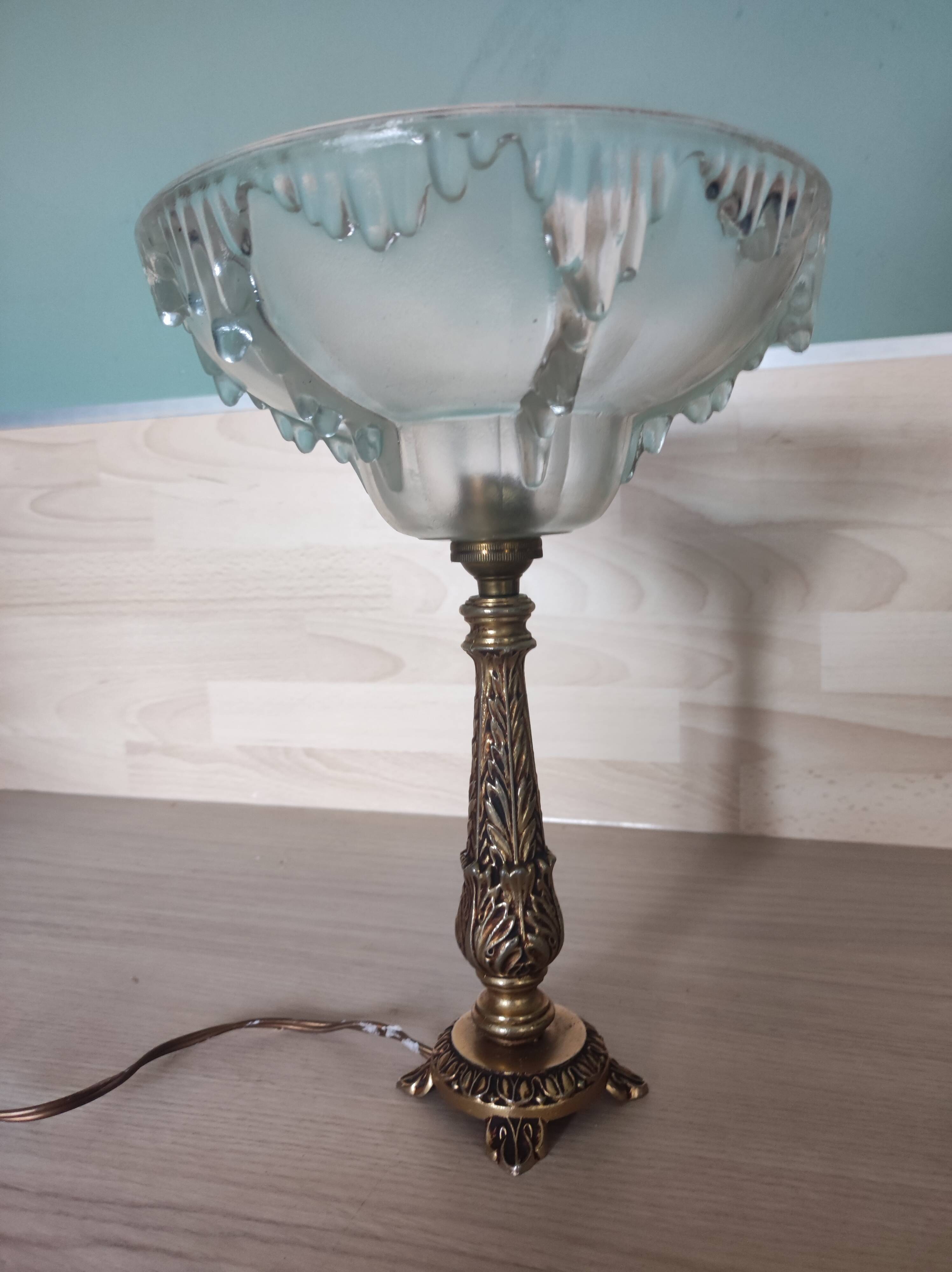 Chiseled bronze foot lamp, ezan glass basin art deco style